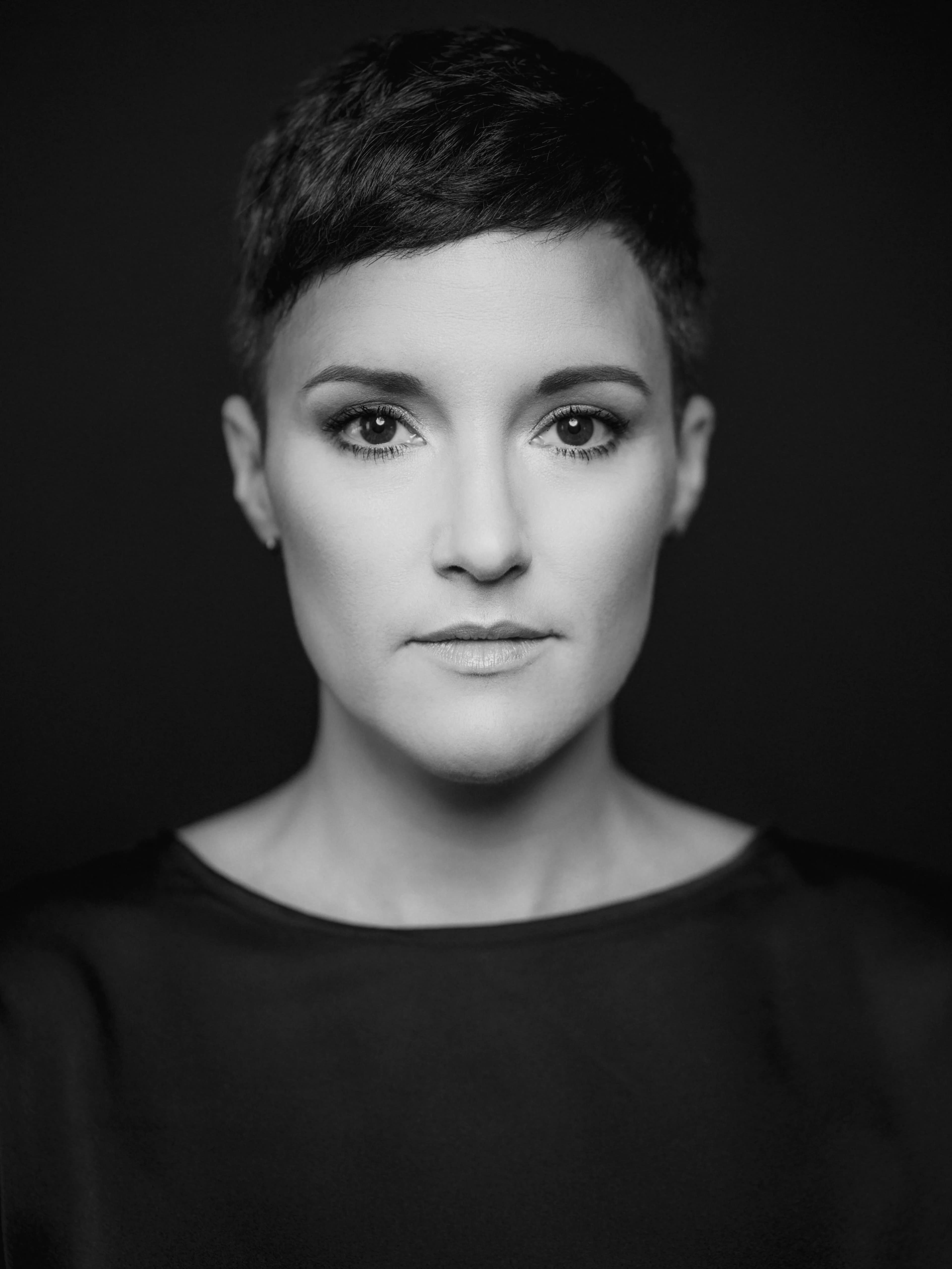Ina Regen – røt Albumfoto 2021